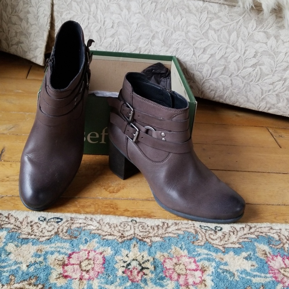Beautiful Josef Siebel booties